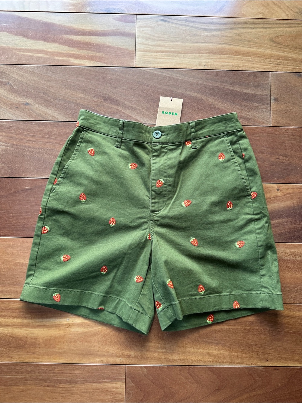 NWT Boden Strawberry Olive Green Cotton Shorts with Red Strawberry Embroidery 6